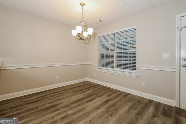 Building Photo - 208 Pebble Creek Dr