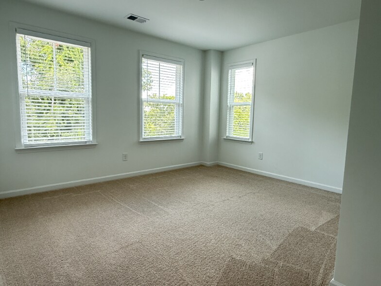Building Photo - 5019 Westmead Ln