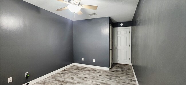 Building Photo - 213 Mango St