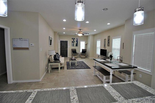 Building Photo - 314 Fairway Dr