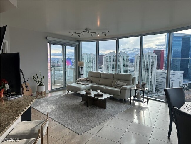 Building Photo - 322 E Karen Ave