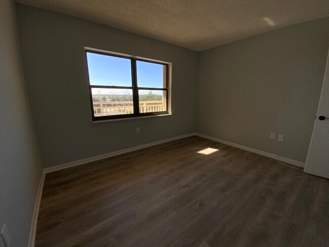 Building Photo - 3200 N Hwy A1A