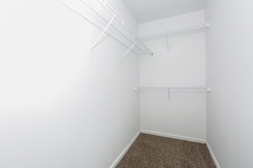 Building Photo - 5207 Hildreth Court