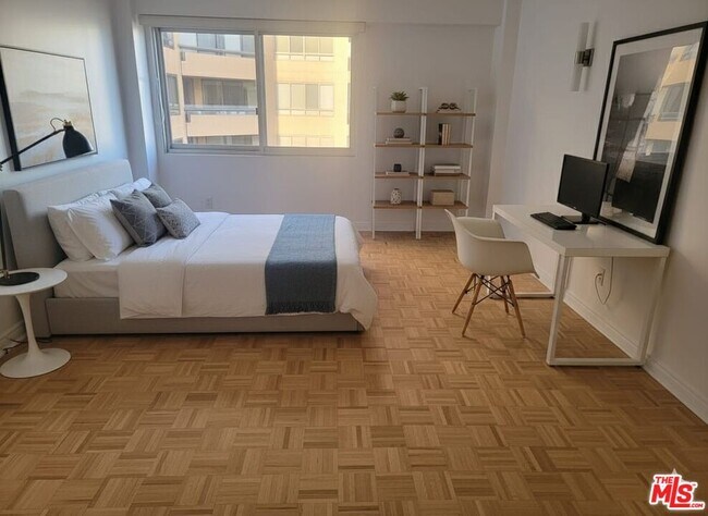 Building Photo - 10450 Wilshire Blvd