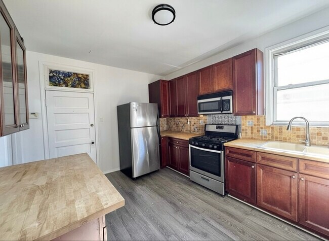 Building Photo - 2908 N Springfield Ave