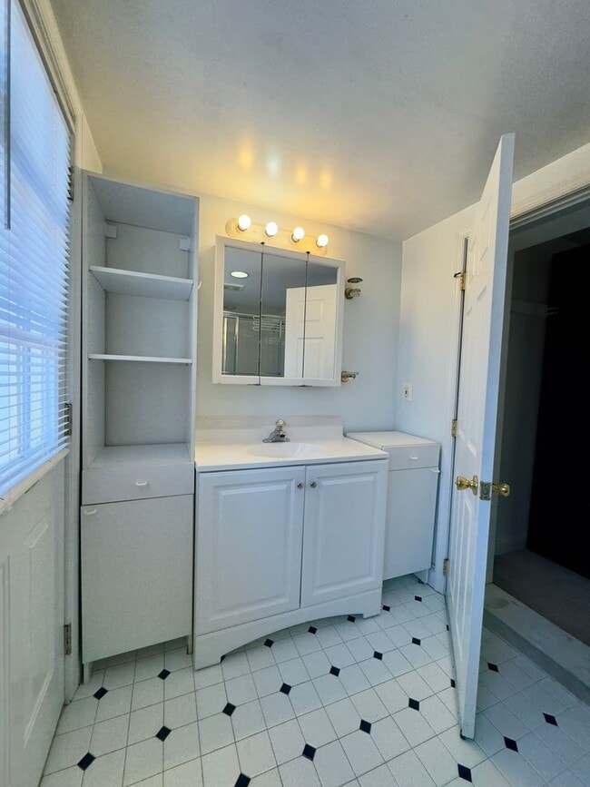 Building Photo - 314 S Collington Ave