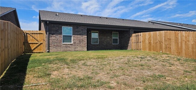 Building Photo - 527 NW 68th Ave