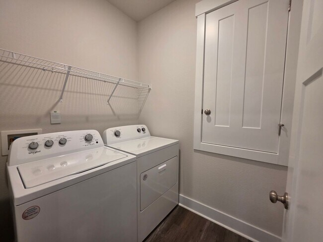 Building Photo - 5839 Sargassum Ln