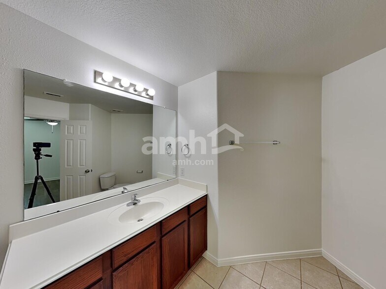 Building Photo - 9422 Ivory Trail Ln