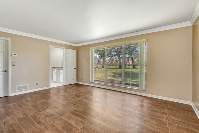 Building Photo - 119 Rio Pinar Dr