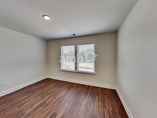 Building Photo - 180 Pecan Dr