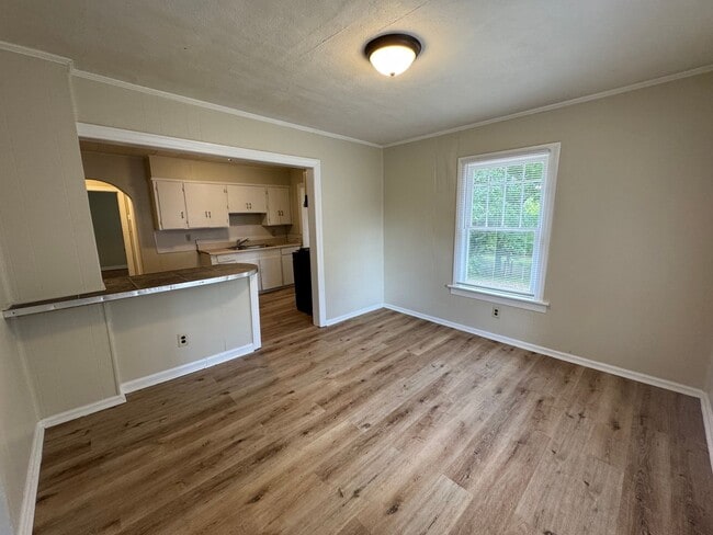 Building Photo - Cozy 3/1 House in South Rome