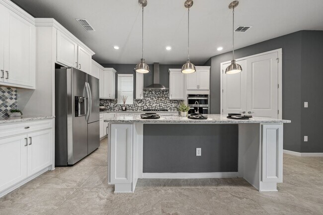 Building Photo - Immaculate Executive Home in Isles of Lake Nona