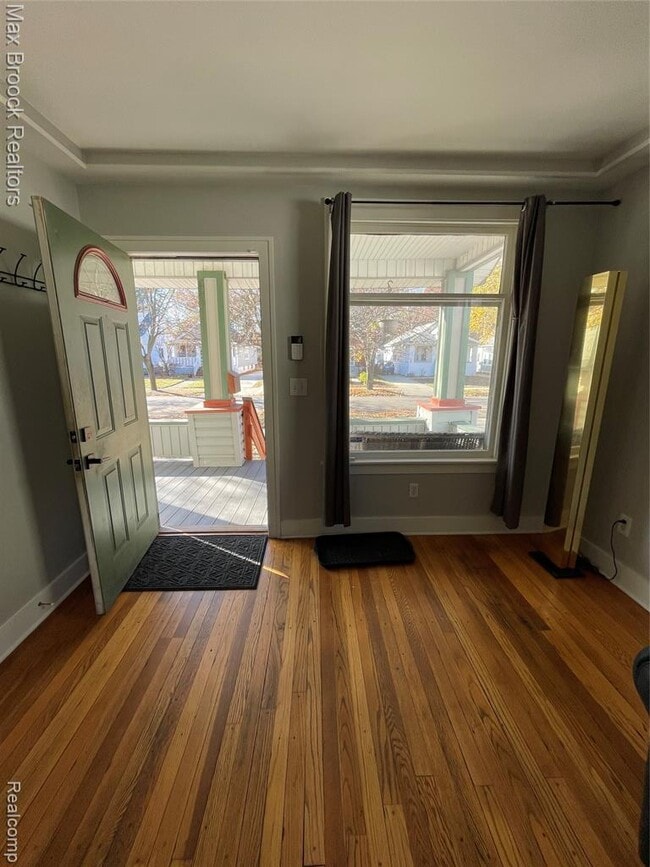 Building Photo - 808 Laprairie St