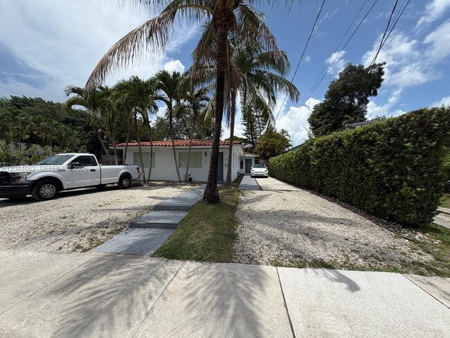 Building Photo - 2401 SW 16th Ct