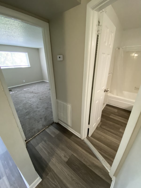 Building Photo - 1005 Hickory Hill Ln