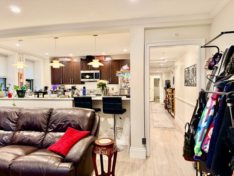 Building Photo - 31 Glenville Ave