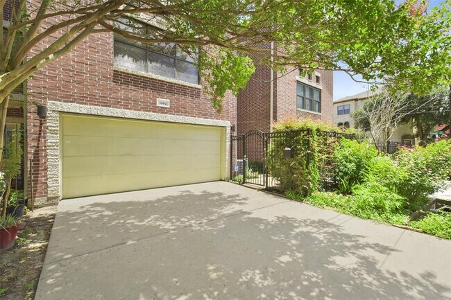 Building Photo - 1604 Reinerman St