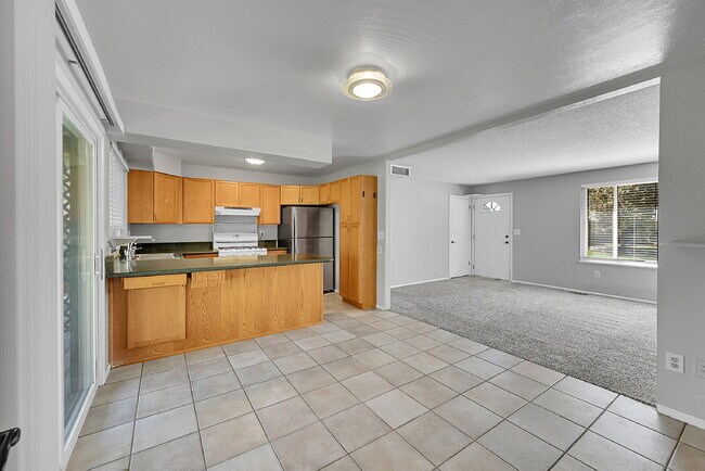 Building Photo - $2,675 - 4 Bed, 2 Bath Home in Aurora with...