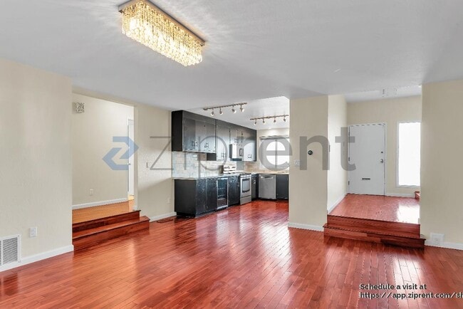 Building Photo - 341 Malcolm Ave