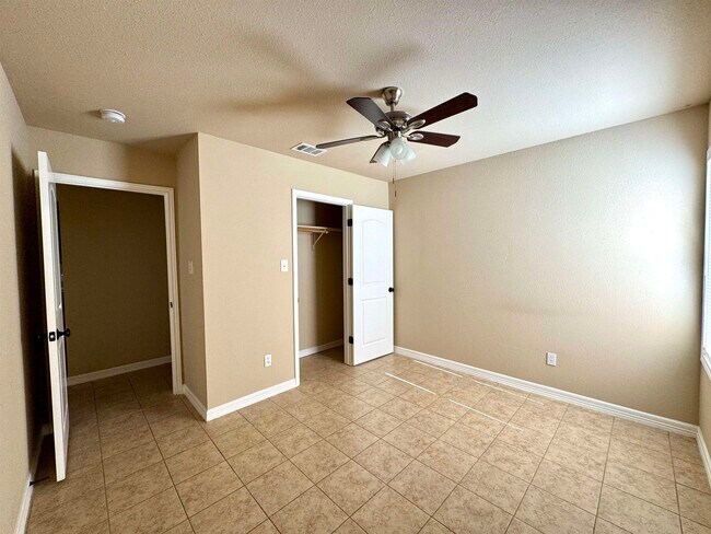 Building Photo - 203 Kennedy Dr