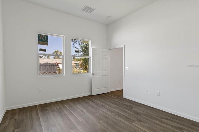 Building Photo - 4344 Jaslo Ave