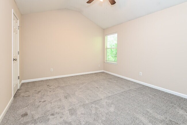 Building Photo - 347 Hidden Creek Ln