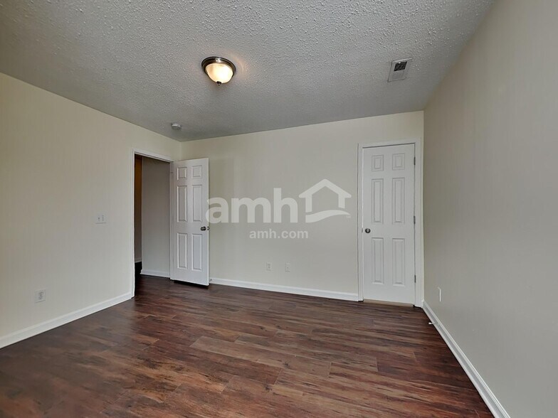 Building Photo - 139 Julian Pond Ln