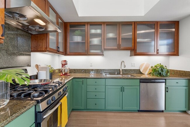 Building Photo - 1364 Powell St