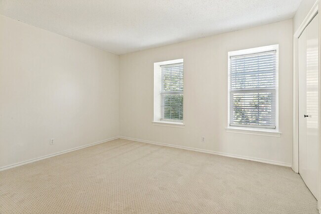 Building Photo - 1255 Roaring Springs Rd