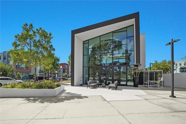 Building Photo - 140 Allusion