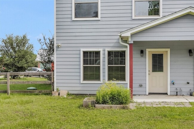 Building Photo - 26152 Avenue E