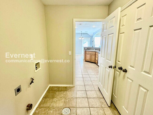 Building Photo - 1412 W 117th St S