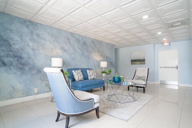 Building Photo - 2679 S Ocean Blvd