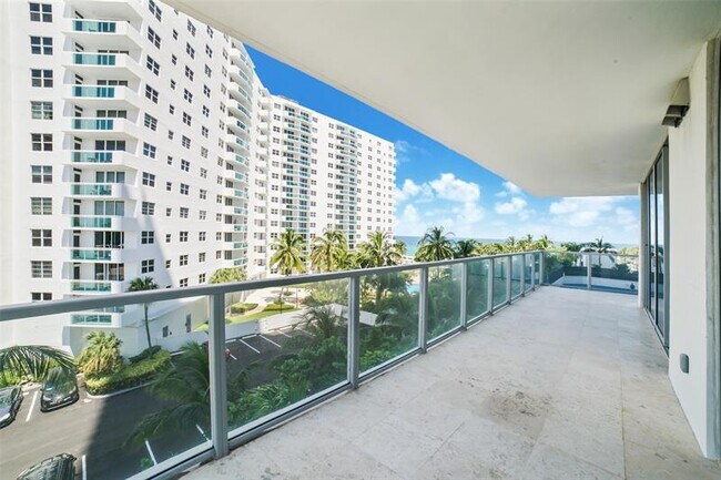 Building Photo - 3101 S Ocean Dr