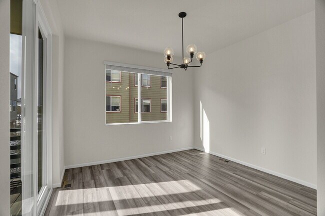 Building Photo - $3,230.95 with $300 off the first month's Rent - 4 Bedrooms, 3.5 Bathrooms, Townhouse in Broomfie...