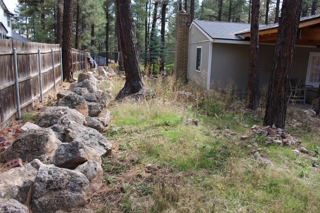 Building Photo - 4-Bedroom Furnished Home in University Hei...