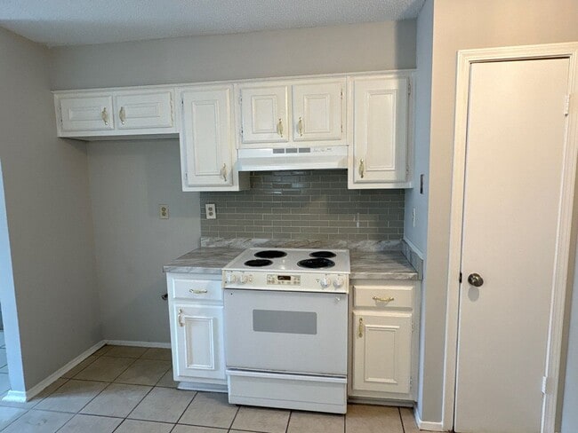 Building Photo - Freshly Transformed 3 bedroom home - Open To Section 8