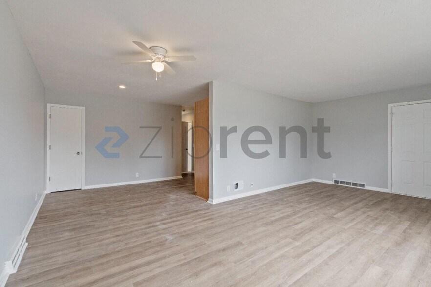 Building Photo - 3366 Craig Ave