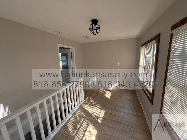 Building Photo - Beautiful Midtown Rehab!