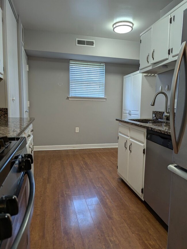 Building Photo - Gorgeous 2 Bed 1 Bath Condo with Private Balcony, UTILITIES INCLUDED, In Mayflower Square