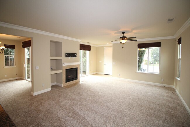 Building Photo - 3856 Heritage Ave