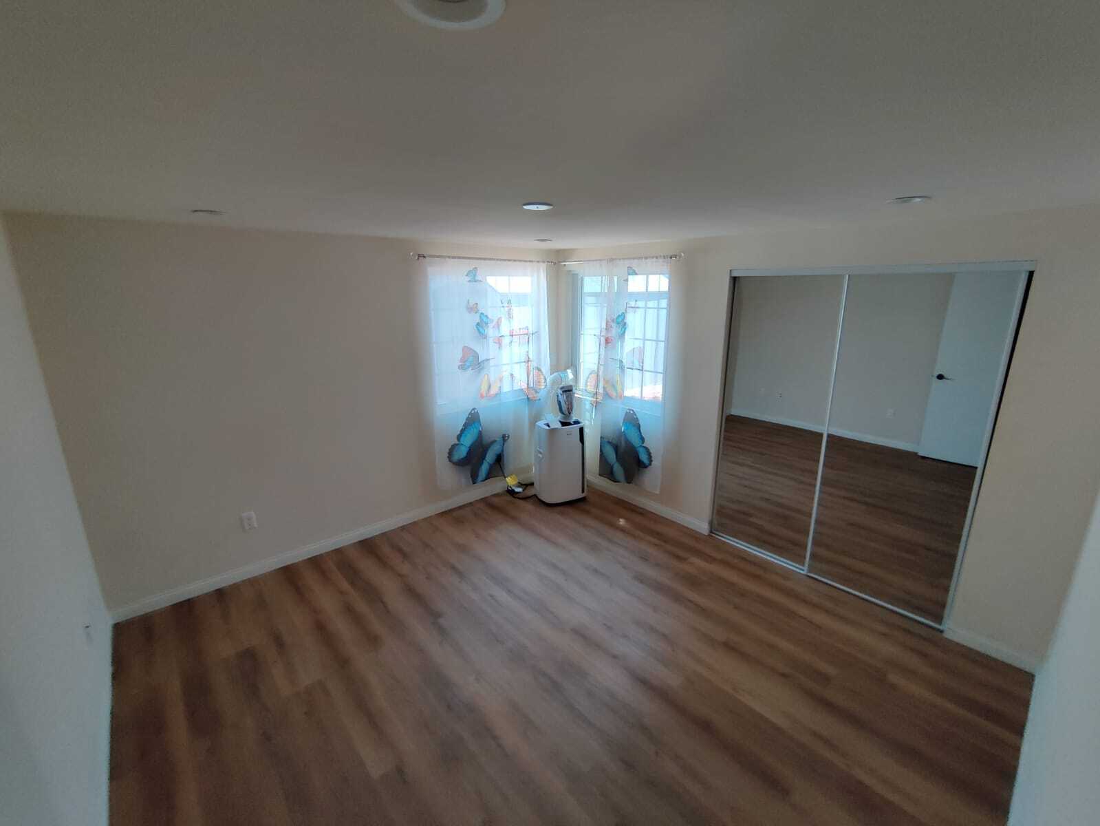 Building Photo - 4094 Howard Ave