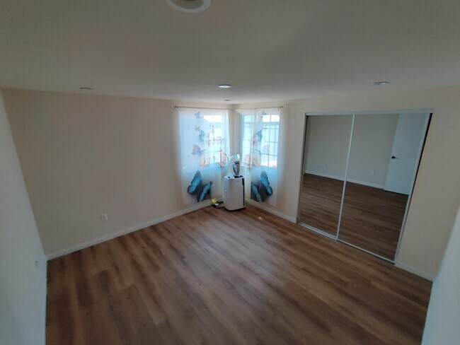 Building Photo - 4094 Howard Ave