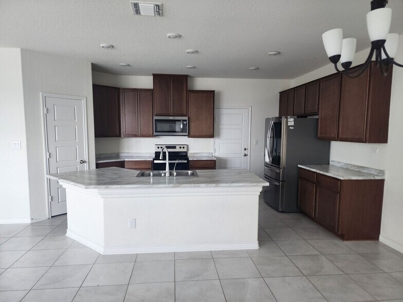 Building Photo - 3515 Andromeda Way