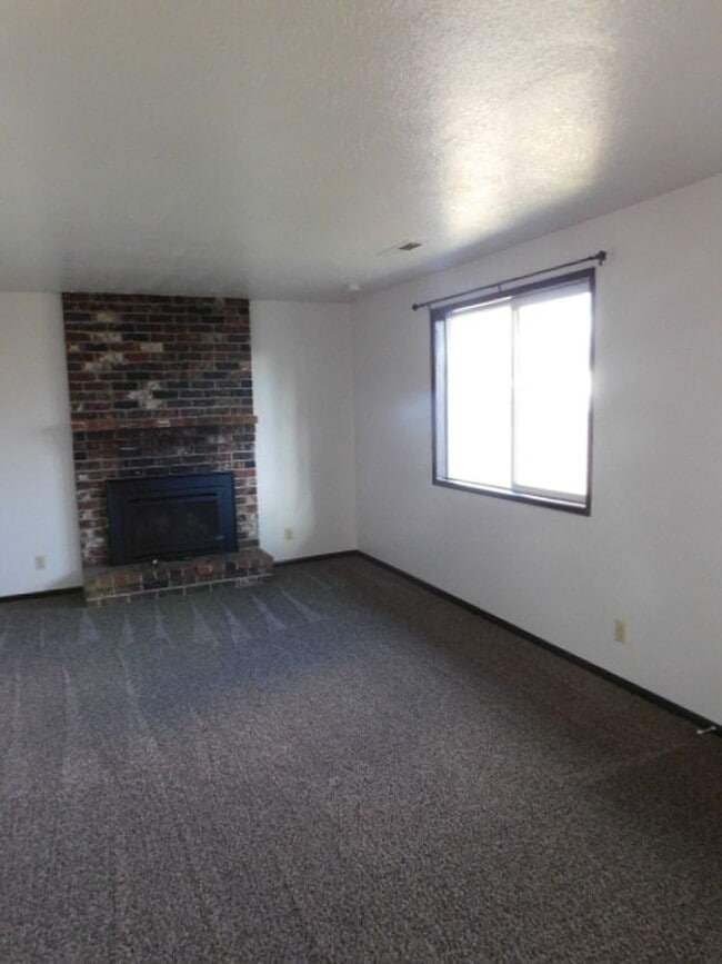Building Photo - 3Bd/2Ba Single Story House - For viewing!