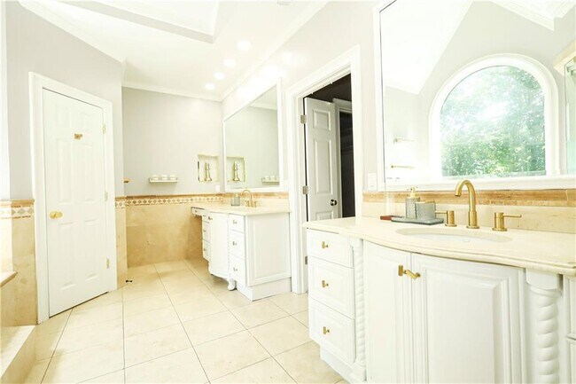 Building Photo - 700 S Brighton Ct