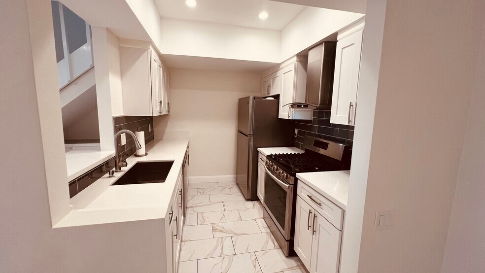 Building Photo - 17836 Magnolia Blvd