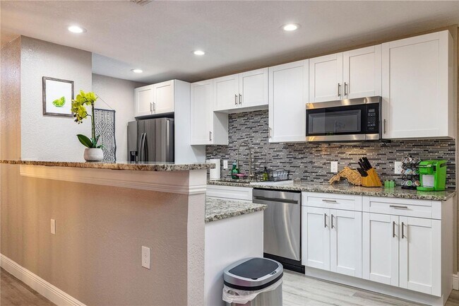 Building Photo - 113 W Adalee St