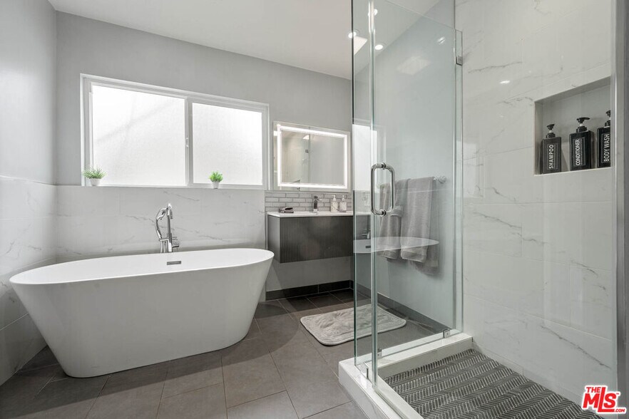 Building Photo - 12423 Martha St